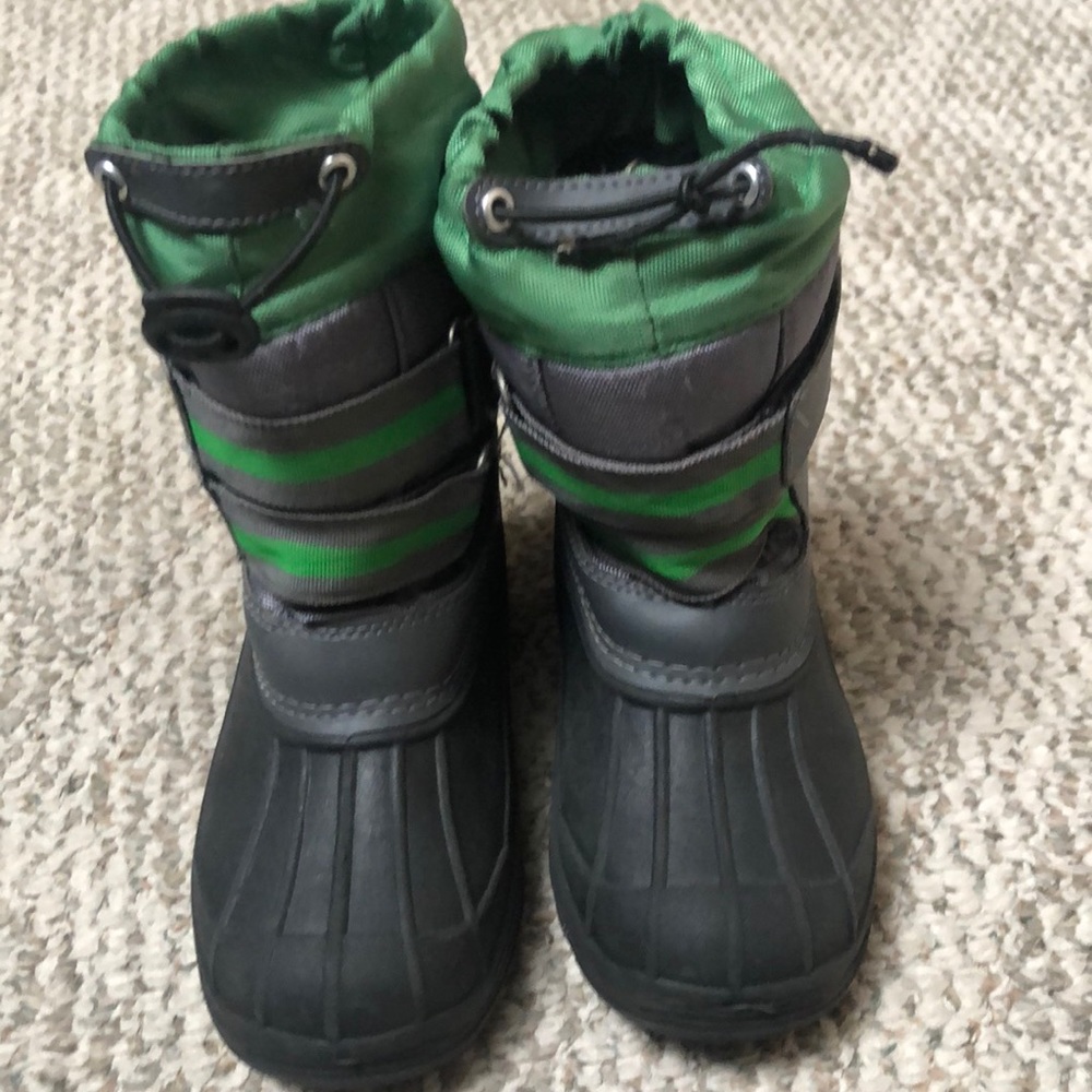 Snow boots